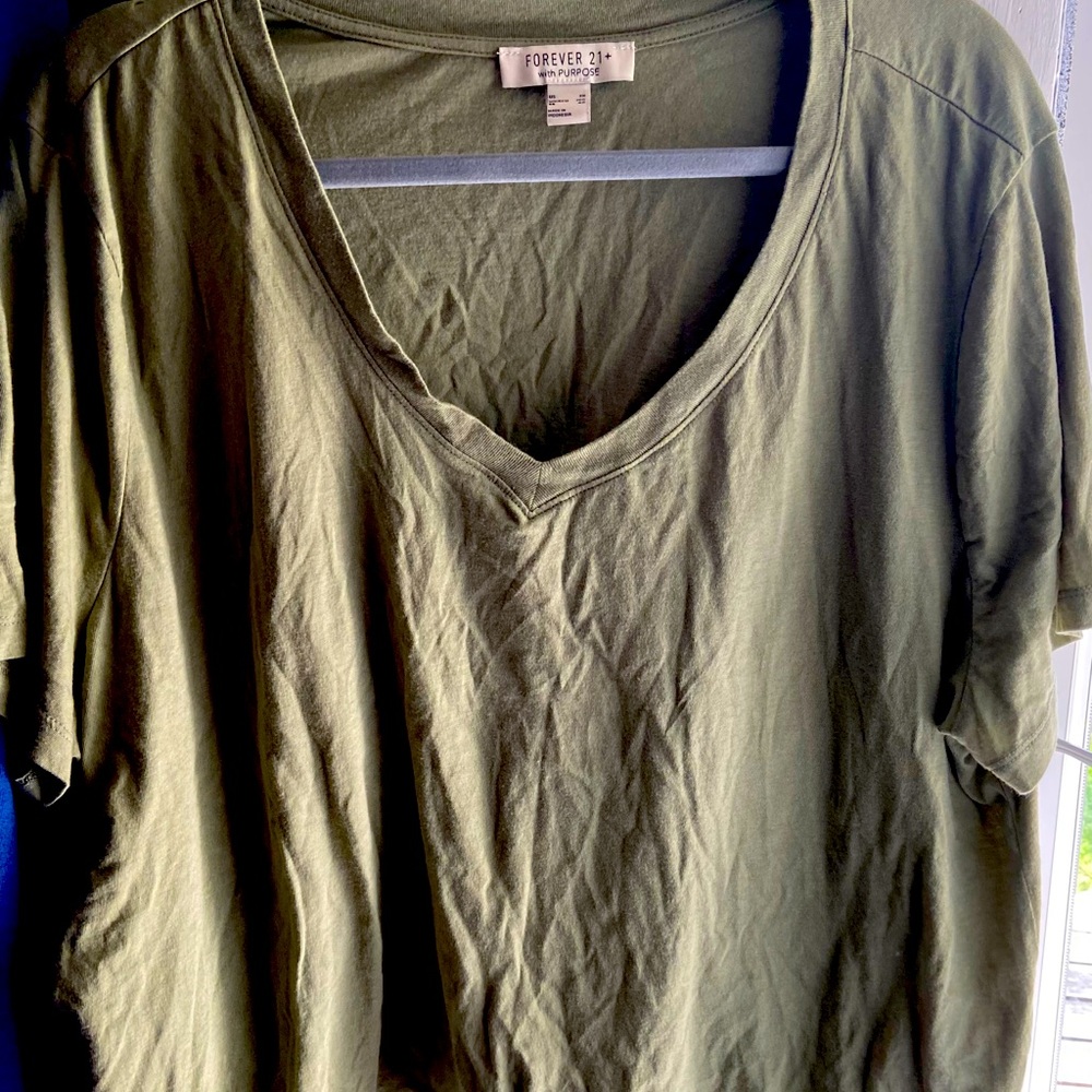 V-neck Cropped Tee
